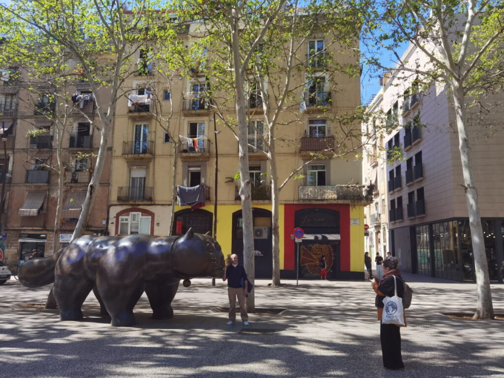 Die Sehenswürdigkeit auf der Rambla del Raval: Riesige Skultur einer Katze